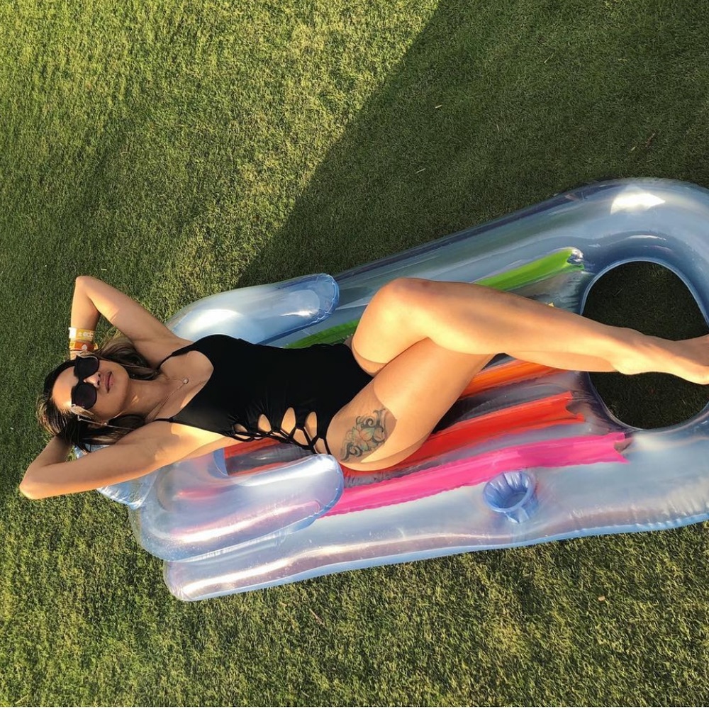 Swimsuit - Picture 4 of 10